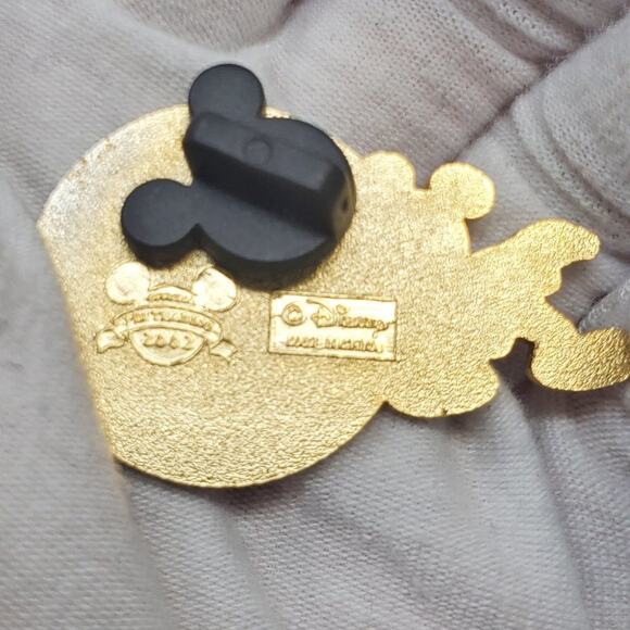 Disney Parks WDW Mickey Mouse & EPCOT Enamel Circle of Flags Pin ERROR Pin - Picture 6 of 10